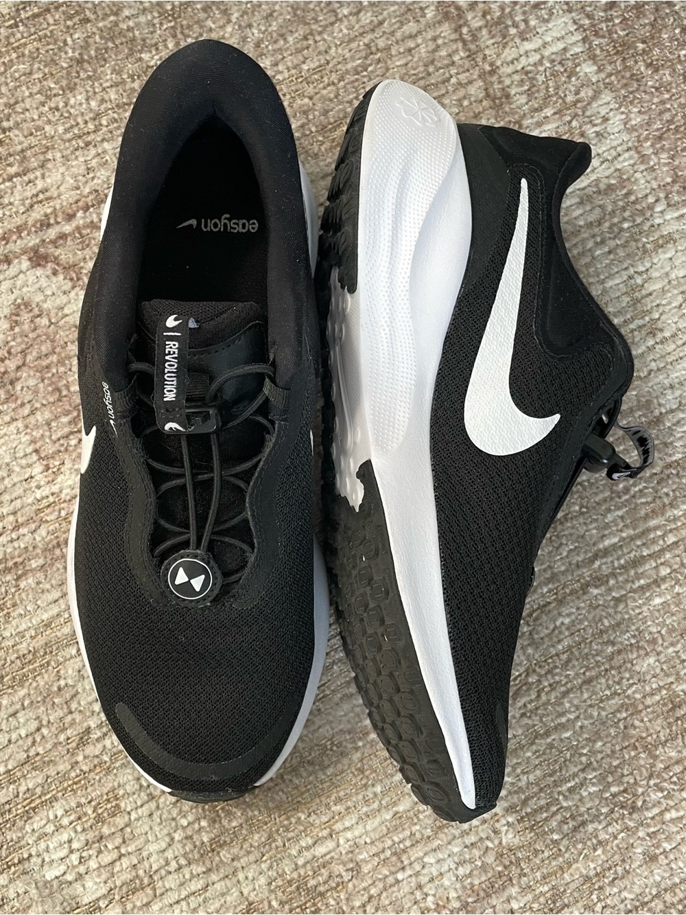 🔥NIKE🔥Easy On Sneakers, Size 9 - Picture 2 of 5